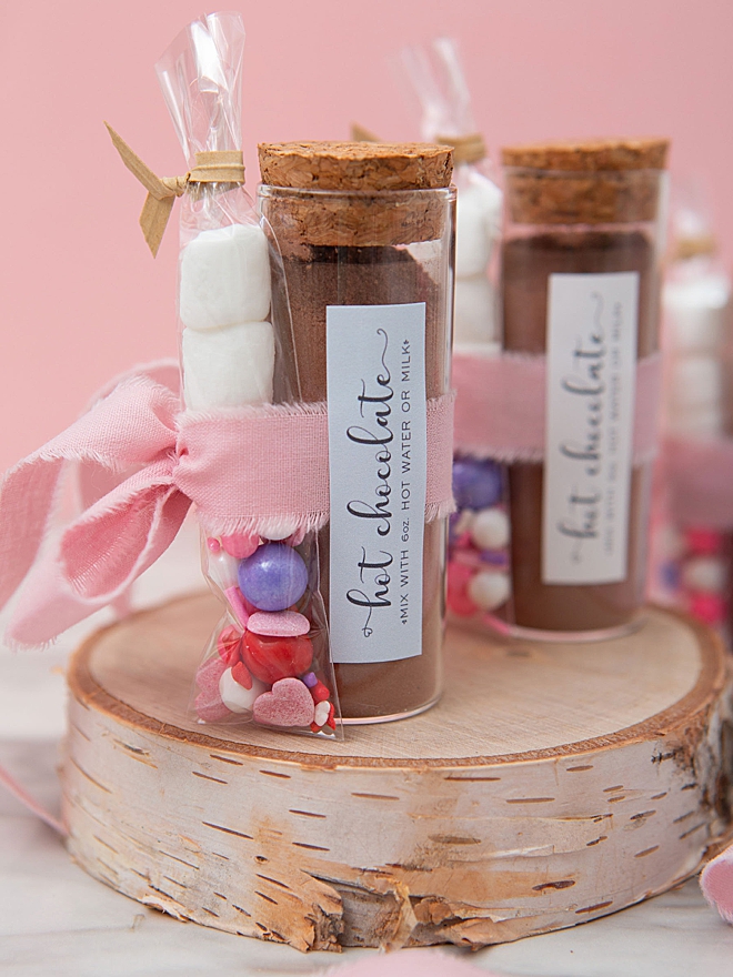 How to Choose the Best Sweet 16 Party Favors